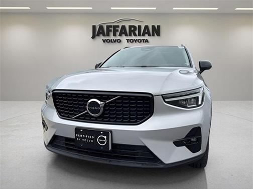2023 Volvo XC40 B5 Plus Dark Theme