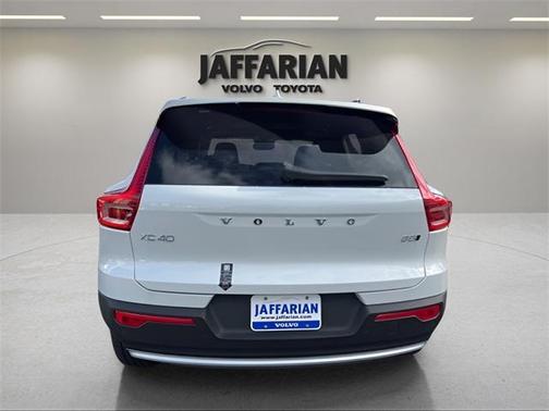 2025 Volvo XC40 B5 Plus Bright Theme