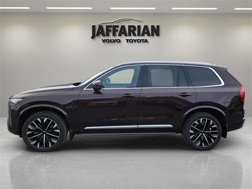 2025 Volvo XC90 B5 Core