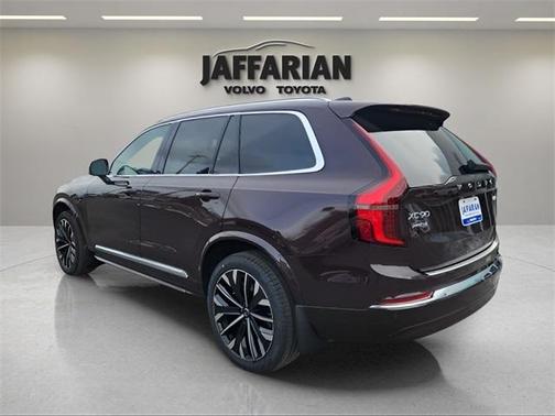 2025 Volvo XC90 B5 Core