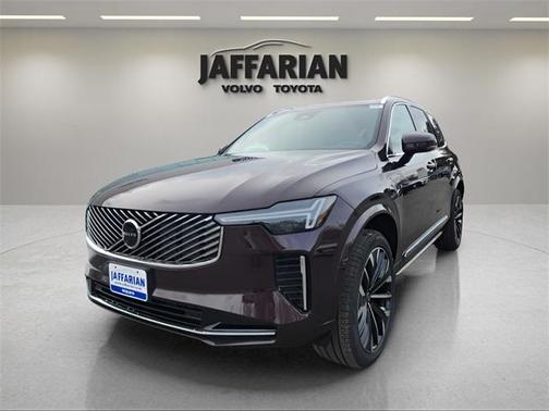 2025 Volvo XC90 B5 Core