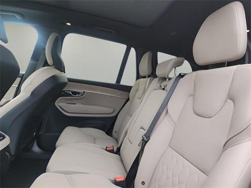 2025 Volvo XC90 B5 Core