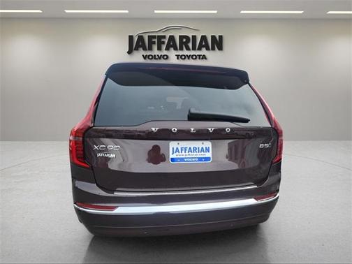 2025 Volvo XC90 B5 Core