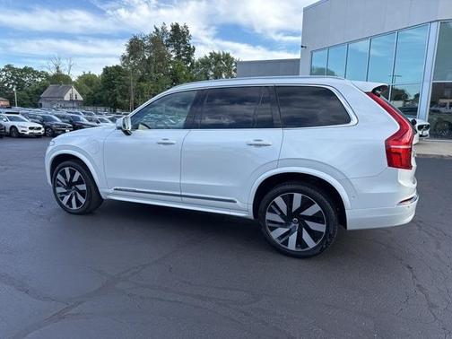2024 Volvo XC90 Recharge Plug-In Hybrid T8 Plus Bright Theme 7 Passenger