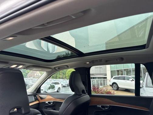 2024 Volvo XC90 Recharge Plug-In Hybrid T8 Plus Bright Theme 7 Passenger