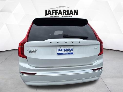 2024 Volvo XC90 Recharge Plug-In Hybrid T8 Plus Bright Theme 7 Passenger