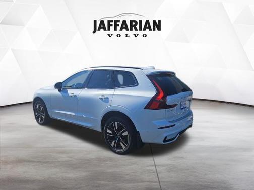 Crystal White 2026 Volvo XC60 B5 Plus