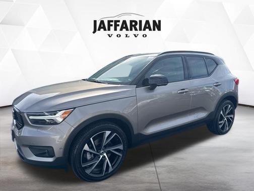 2022 Volvo XC40 T5 R-Design