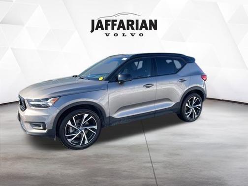 2022 Volvo XC40 T5 R-Design