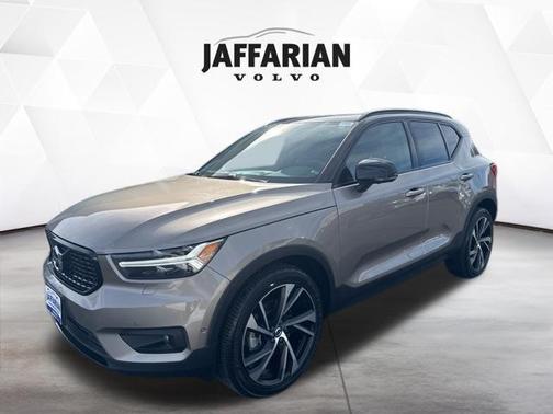 2022 Volvo XC40 T5 R-Design