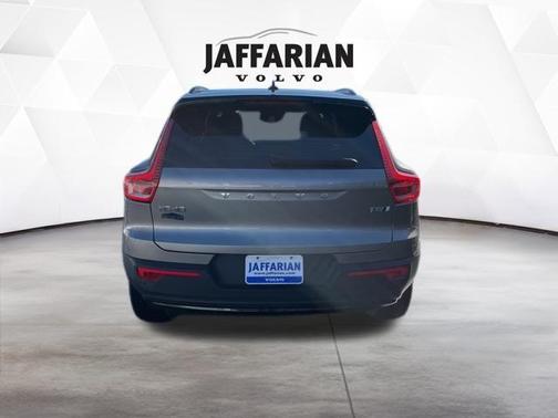 2022 Volvo XC40 T5 R-Design