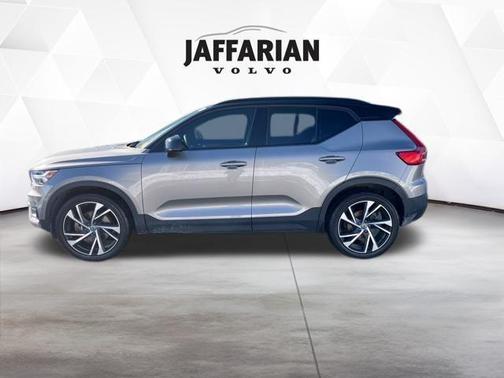 2022 Volvo XC40 T5 R-Design