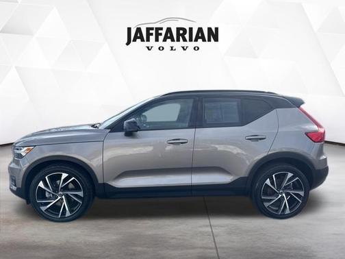 2022 Volvo XC40 T5 R-Design