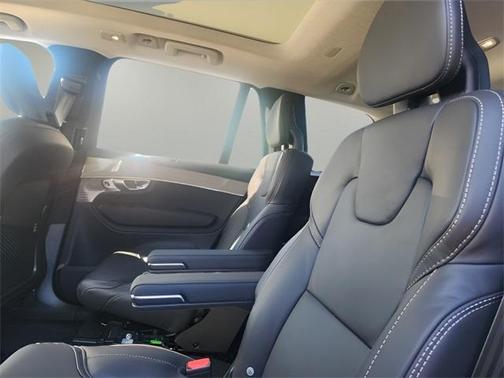 2025 Volvo XC90 B6 Ultra