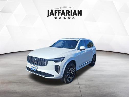Crystal White Pearl 2026 Volvo XC90 B5 Plus