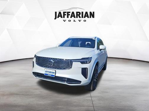 Crystal White Pearl 2026 Volvo XC90 B5 Plus