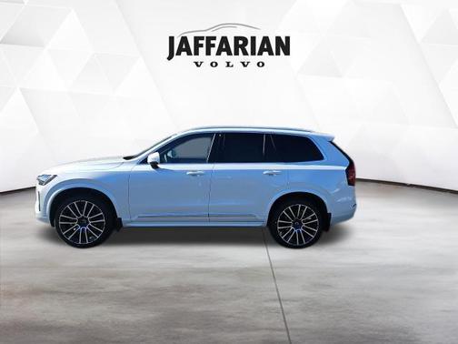 Crystal White Pearl 2026 Volvo XC90 B5 Plus