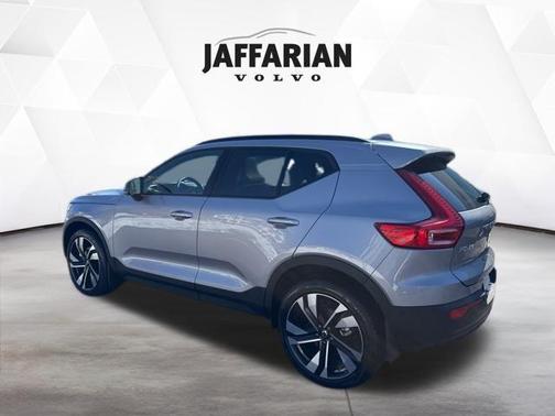 2026 Volvo XC40 B5 Ultra