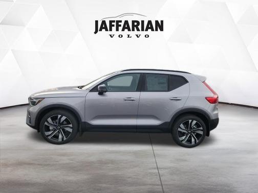 2026 Volvo XC40 B5 Ultra