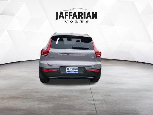 2026 Volvo XC40 B5 Ultra