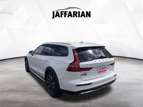 2025 Volvo V60 Cross Country Ultra