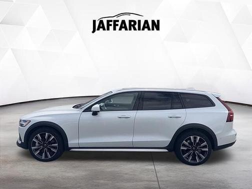 2025 Volvo V60 Cross Country Ultra