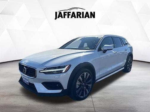 2025 Volvo V60 Cross Country Ultra