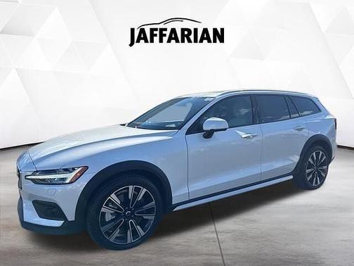 2025 Volvo V60 Cross Country Ultra