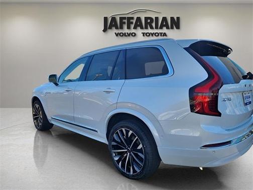 2025 Volvo XC90 Plug-In Hybrid T8 Ultra 7-Seater