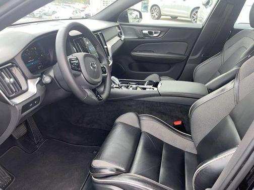 2024 Volvo S60 Recharge Plug-In Hybrid T8 Plus Black Edition