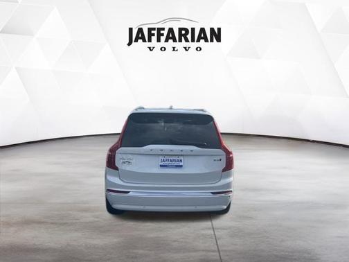 2024 Volvo XC90 B5 Core Bright Theme