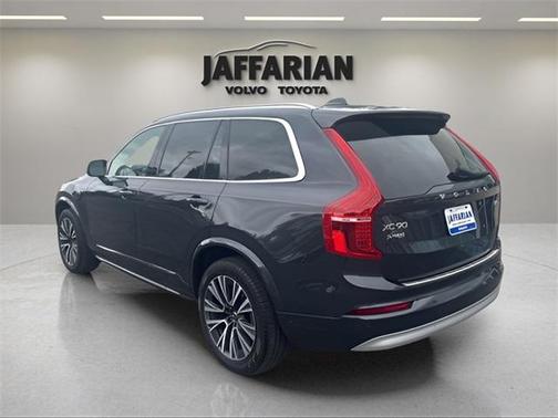 2022 Volvo XC90 T5 Momentum 7 Passenger