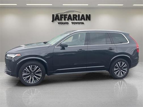 2022 Volvo XC90 T5 Momentum 7 Passenger