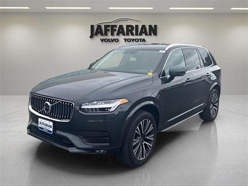 2022 Volvo XC90 T5 Momentum 7 Passenger