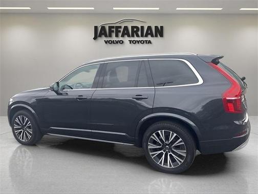 2022 Volvo XC90 T5 Momentum 7 Passenger