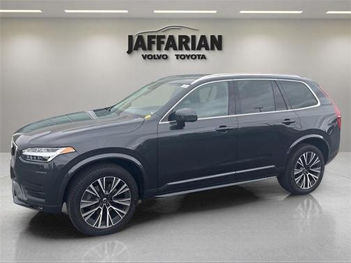 2022 Volvo XC90 T5 Momentum 7 Passenger