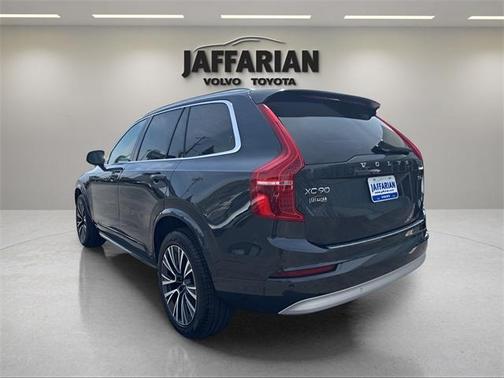 2022 Volvo XC90 T5 Momentum 7 Passenger