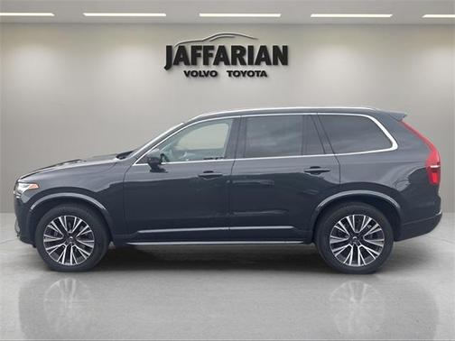 2022 Volvo XC90 T5 Momentum 7 Passenger