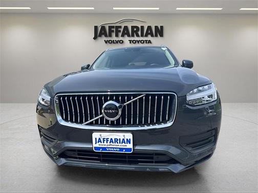 2022 Volvo XC90 T5 Momentum 7 Passenger