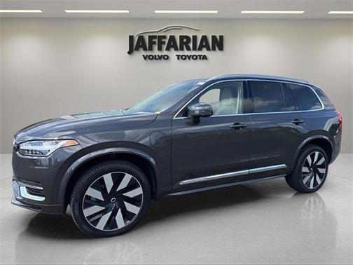 2024 Volvo XC90 Recharge Plug-In Hybrid T8 Ultimate Bright Theme 7-Seater