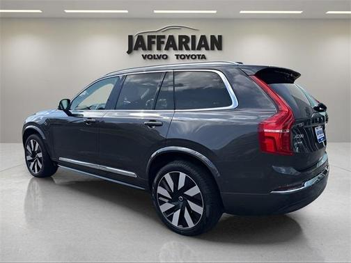 2024 Volvo XC90 Recharge Plug-In Hybrid T8 Ultimate Bright Theme 7-Seater