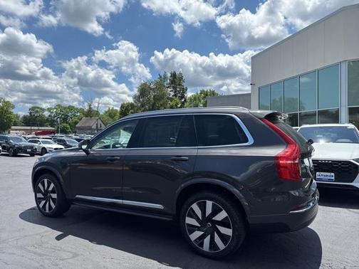 2024 Volvo XC90 Recharge Plug-In Hybrid T8 Ultimate Bright Theme 7-Seater