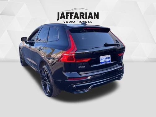 2024 Volvo XC60 Recharge Plug-In Hybrid T8 Ultimate Black Edition