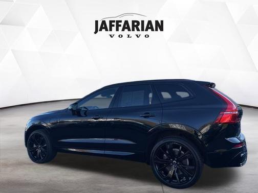 2024 Volvo XC60 Recharge Plug-In Hybrid T8 Ultimate Black Edition