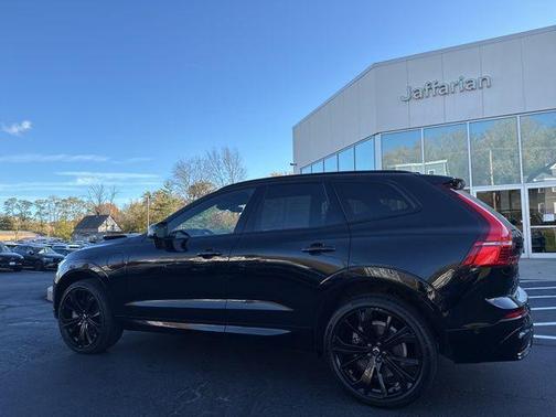 2024 Volvo XC60 Recharge Plug-In Hybrid T8 Ultimate Black Edition