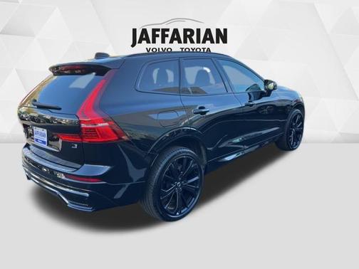 2024 Volvo XC60 Recharge Plug-In Hybrid T8 Ultimate Black Edition