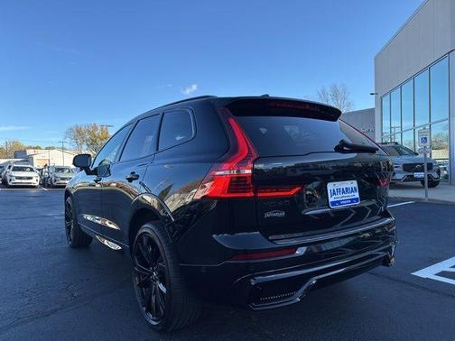 2024 Volvo XC60 Recharge Plug-In Hybrid T8 Ultimate Black Edition