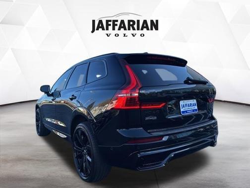 2024 Volvo XC60 Recharge Plug-In Hybrid T8 Ultimate Black Edition