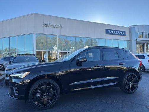 2024 Volvo XC60 Recharge Plug-In Hybrid T8 Ultimate Black Edition
