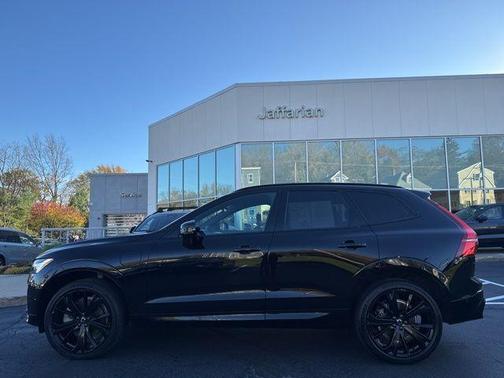 2024 Volvo XC60 Recharge Plug-In Hybrid T8 Ultimate Black Edition